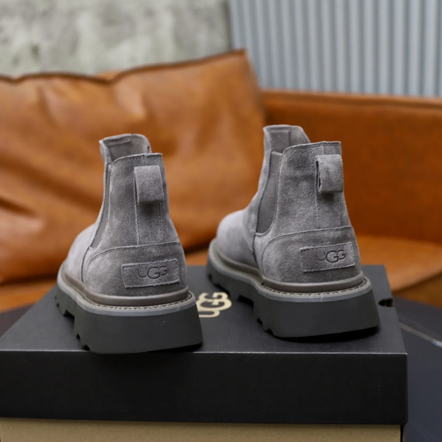 Ex-factory price: 640💰Thick wool imported from Australia Brand: UGG genuine purchasing agent Size: 39-45 Grade: Official website 1:1 Material: First layer of genuine leather waterproof and antifreeze upper Real wool lining Original non-slip soft wear-resistant outsole Style category: Men's casual shoes Trendy style Comfortable on the feet Color: Official website color synchronization